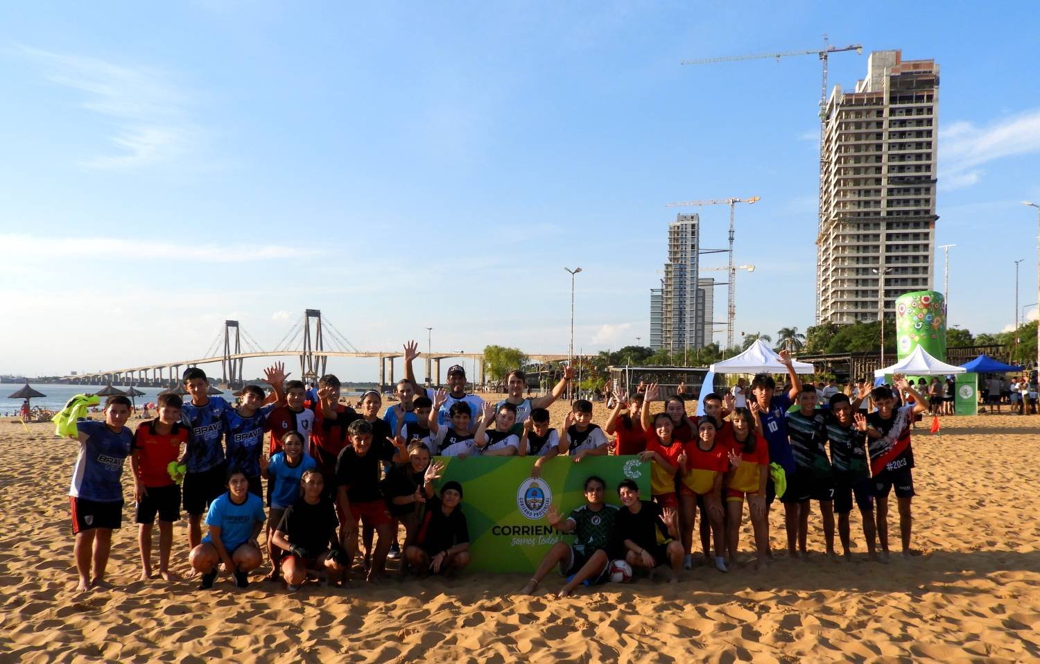 Nueva edición de “Deporte + Juventud” en playa Arazaty