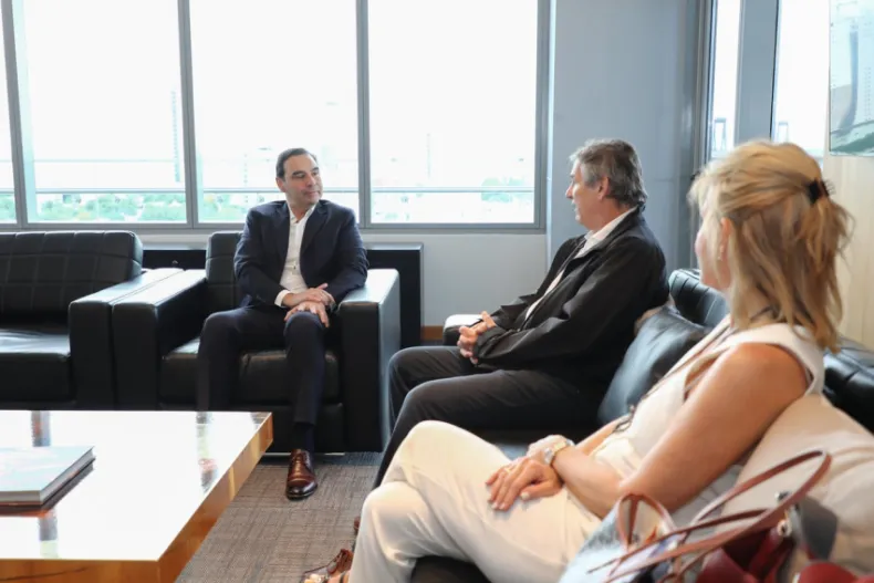 El gobernador Valdés recibió al titular de la EBY, en el Centro Administrativo de Corrientes