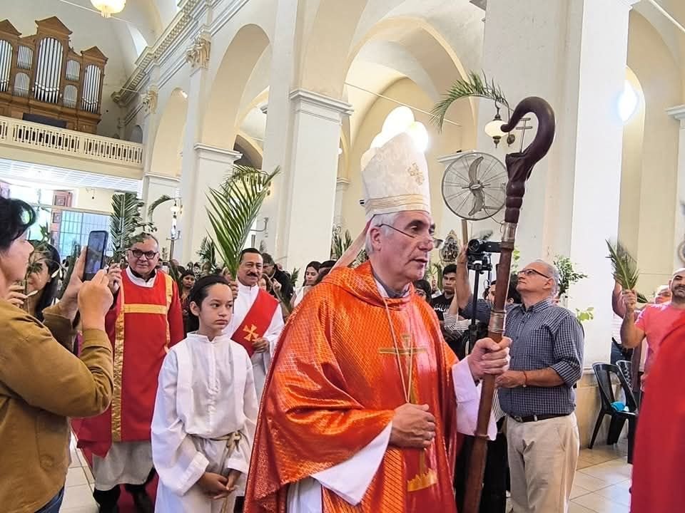 El Domingo de Ramos: Un Llamado a la Misericordia y el Servicio en Tiempos de Crisis