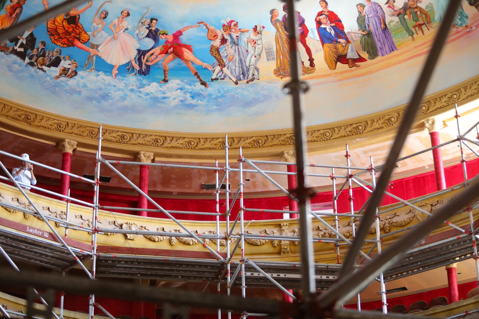 Valdés comunicó los avances de las obras de restauración del Teatro Juan de Vera