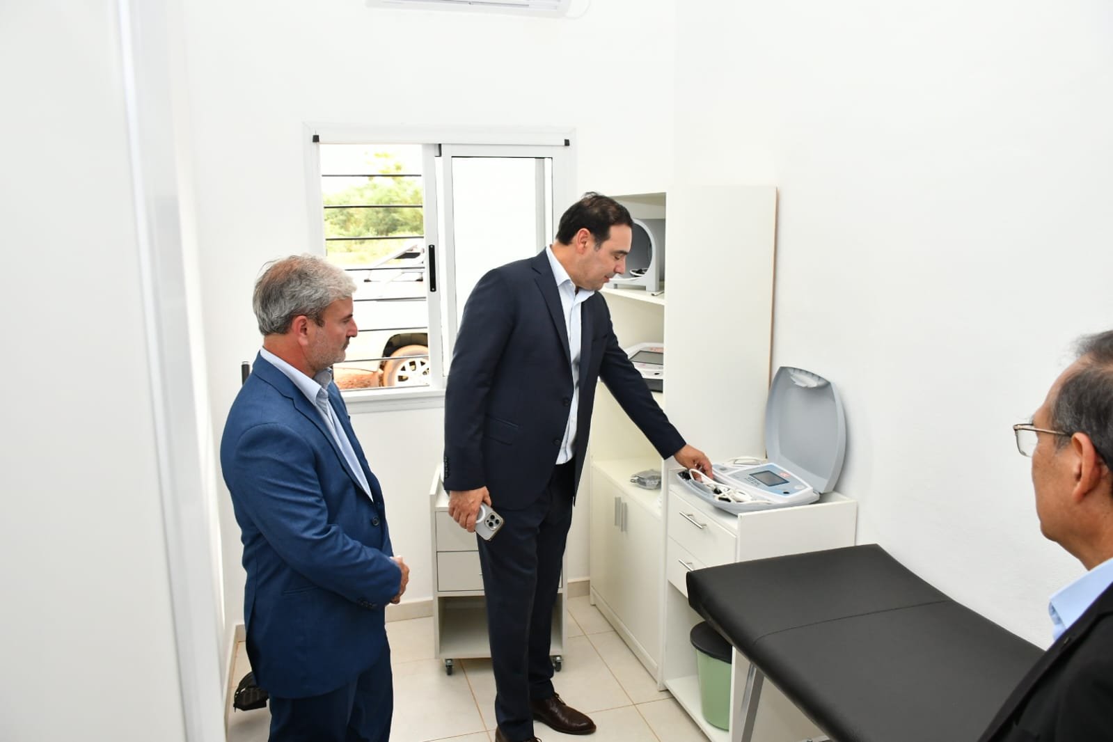 El Gobernador inauguró un nuevo CAPS y entregó más de 1100 notebooks a estudiantes en Virasoro