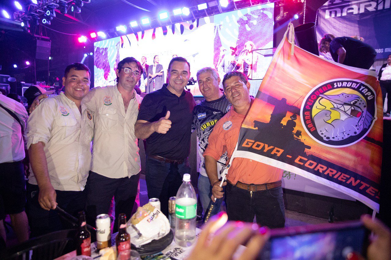 Valdés participó de la premiación de la Fiesta Nacional del Surubí y sorteó dos premios donados por Lotería Correntina