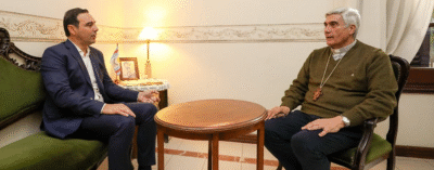 En pos de cooperación mutua, el Gobernador se reunió con el arzobispo Adolfo Larregain
