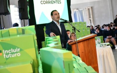 Valdés entregó 1100 notebooks en Bella Vista