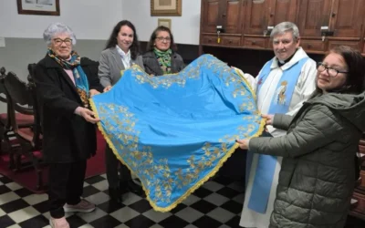 La imagen original de la Virgen de Itatí estrenará un nuevo atuendo artesanal